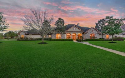 STUNNING WATERFRONT PROPERTY IN LAKE POINTE ESTATES